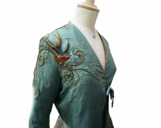 Illustration for article titled Learn to dress like a Khaleesi with the Game Of Thrones embroiderer’s blog